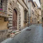 Tuscan Hilltop Terrace-poliziano 7